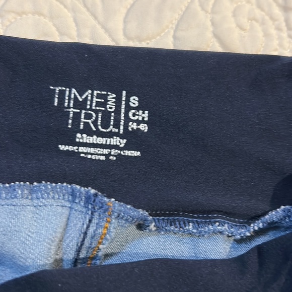 Maternity jean shorts- Time and True size small - Picture 3 of 3
